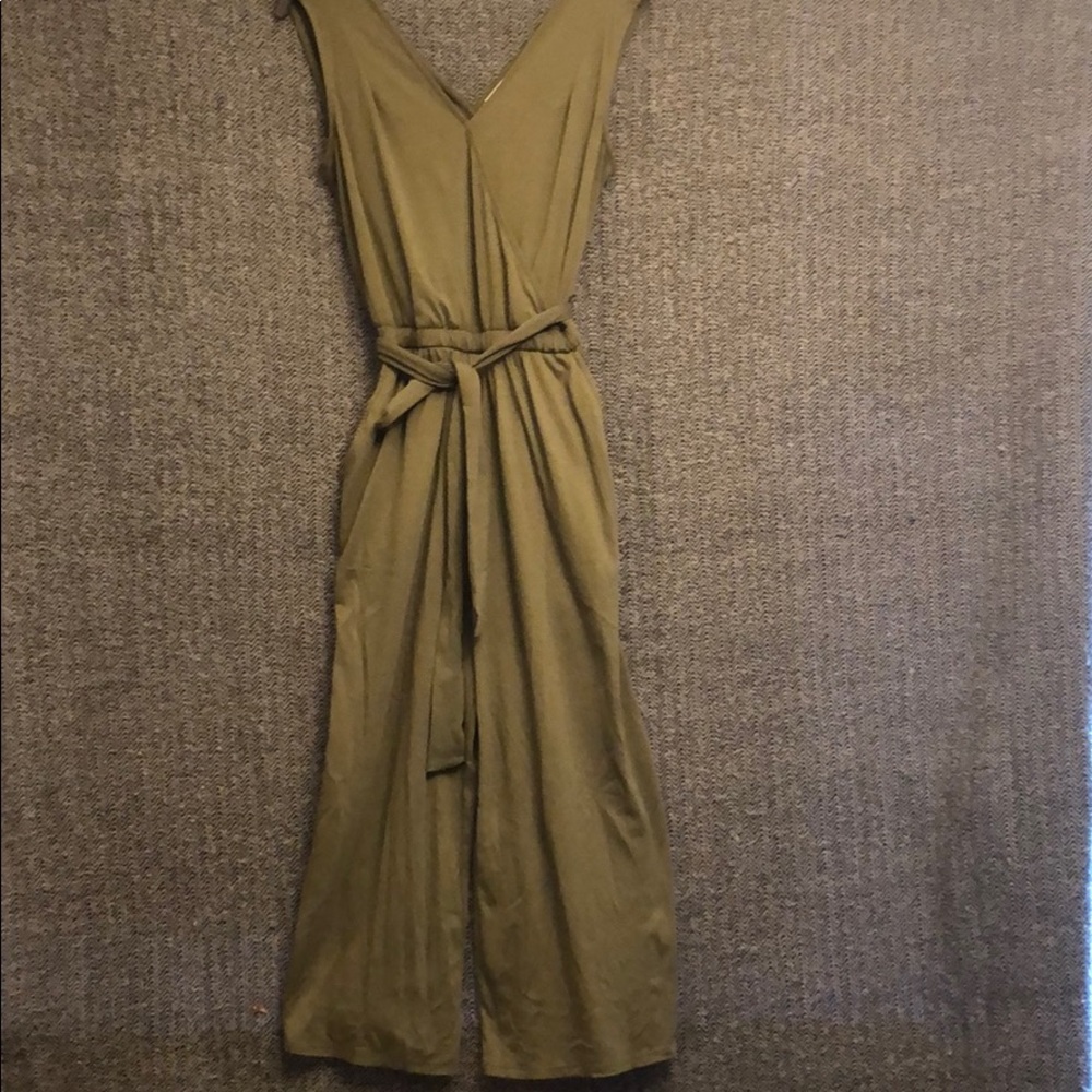 Olive geeen sleeveless romper